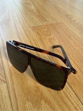 Kits “Thrive” Tortoiseshell Shield Sunglasses - Brown